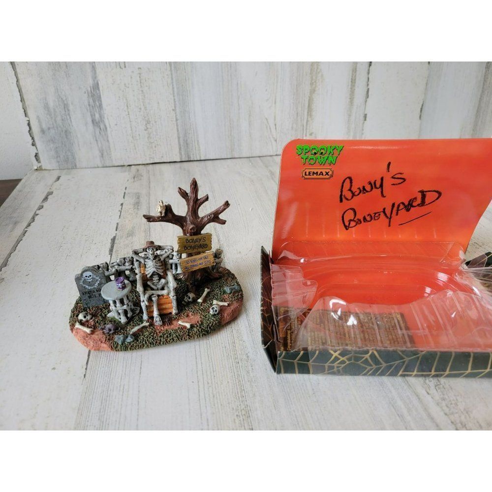 Lemax welcome bony's boneyard skeleton Halloween village cemetery table accent a